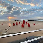 Lägenhet Panoramic View On Beach, Ships, Sea - Place To Be Oostende