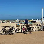 Panoramic View On Beach, Ships, Sea - Place To Be Lägenhet Oostende