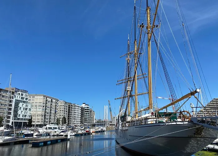 Appartement Panoramic View On Beach, Ships, Sea - Place To Be