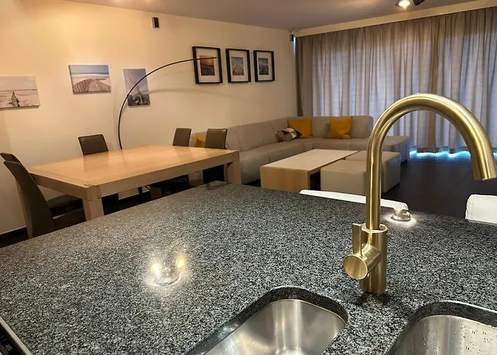 Appartement Panoramic View On Beach, Ships, Sea - Place To Be Ostende