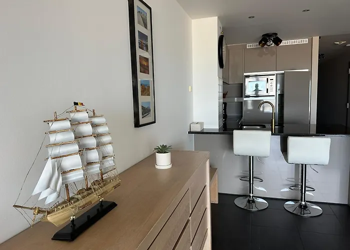 Panoramic View On Beach, Ships, Sea - Place To Be Appartement *