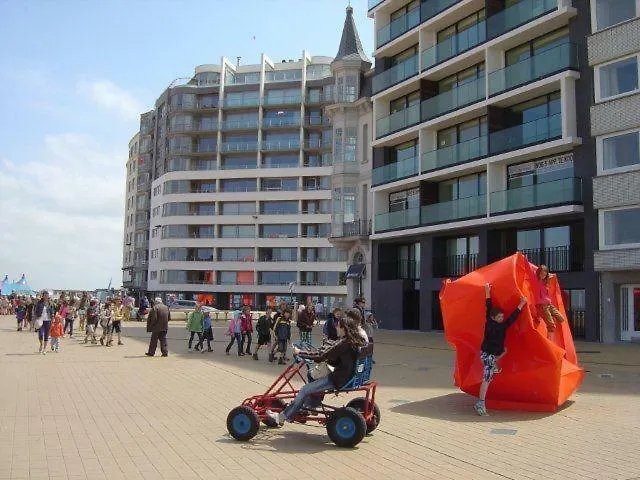Appartement Panoramic View On Beach, Ships, Sea - Place To Be Ostende