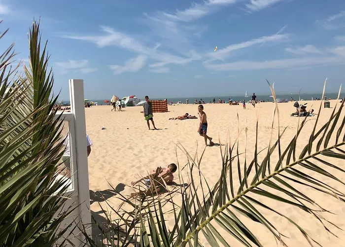 Panoramic View On Beach, Ships, Sea - Place To Be Appartement *